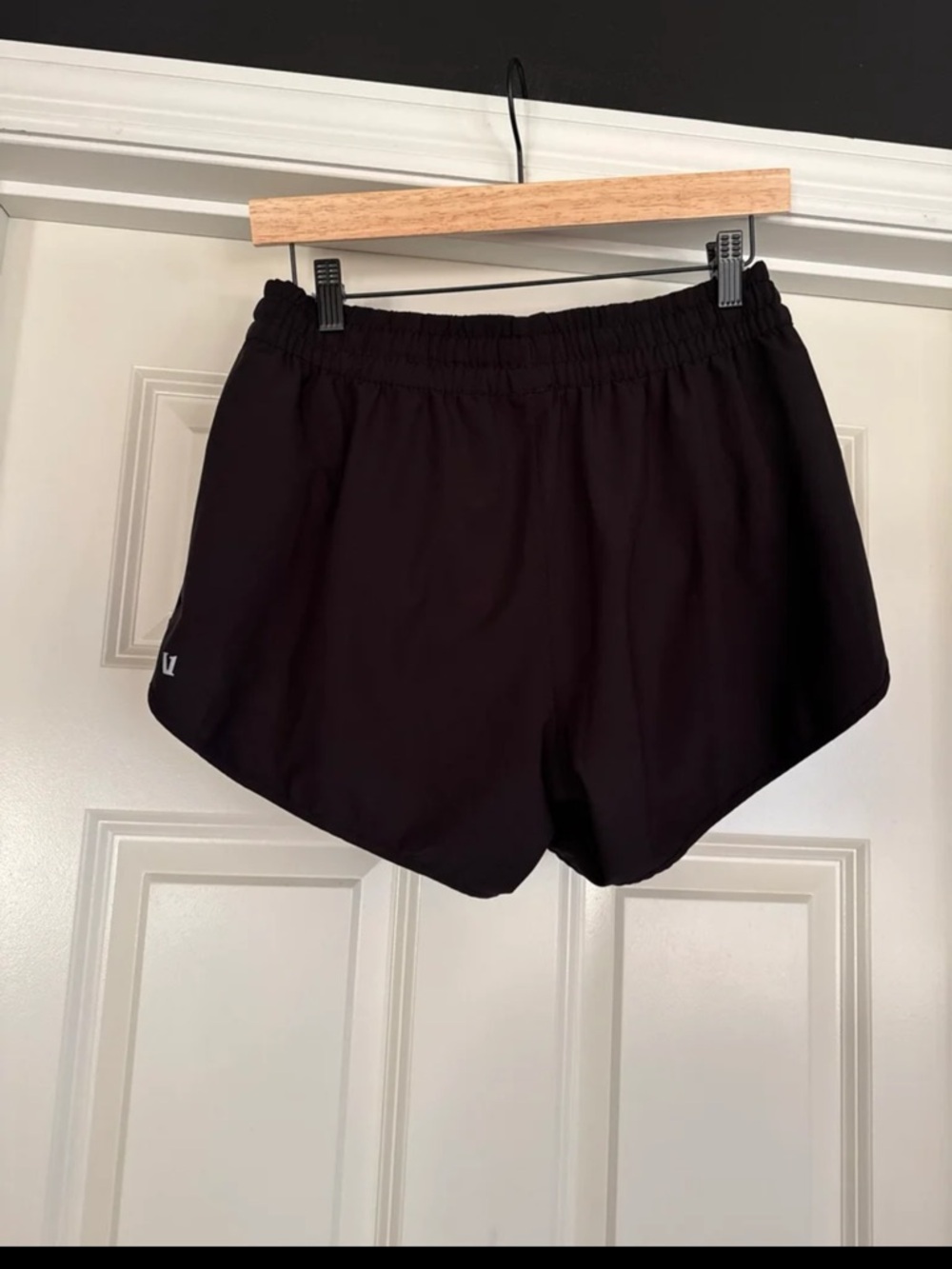 Vuori Clementine 2.0 Short 4" in Black 
size Medium - Picture 6 of 12